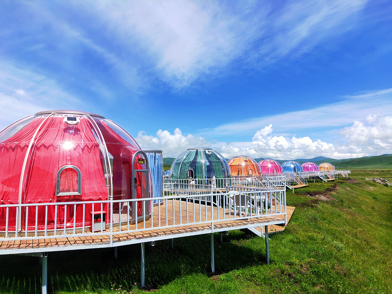 住在透明星空房内，自然的美仿佛就在身边